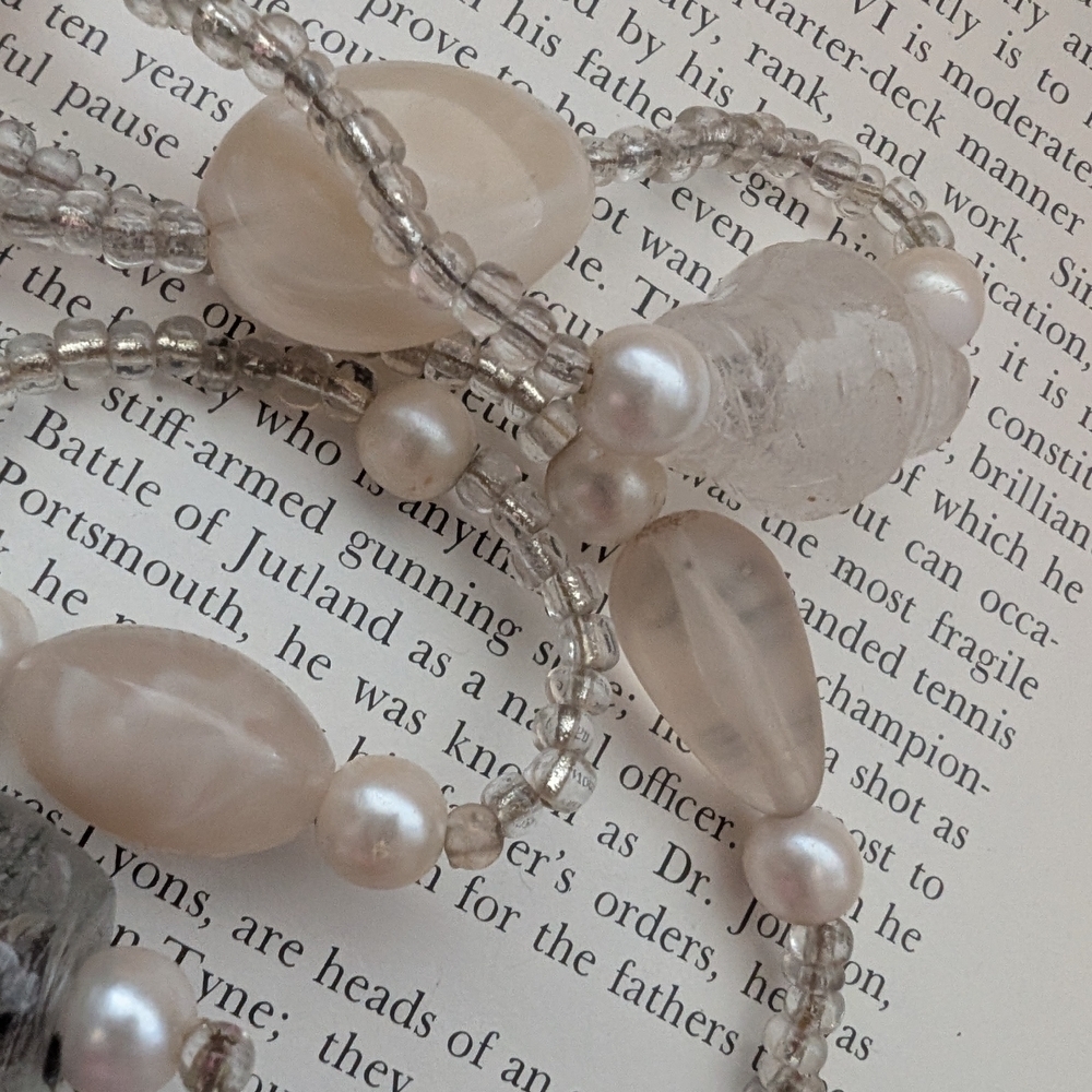 Elegant Faux Pearl and Crystal Necklace - Picture 9 of 9